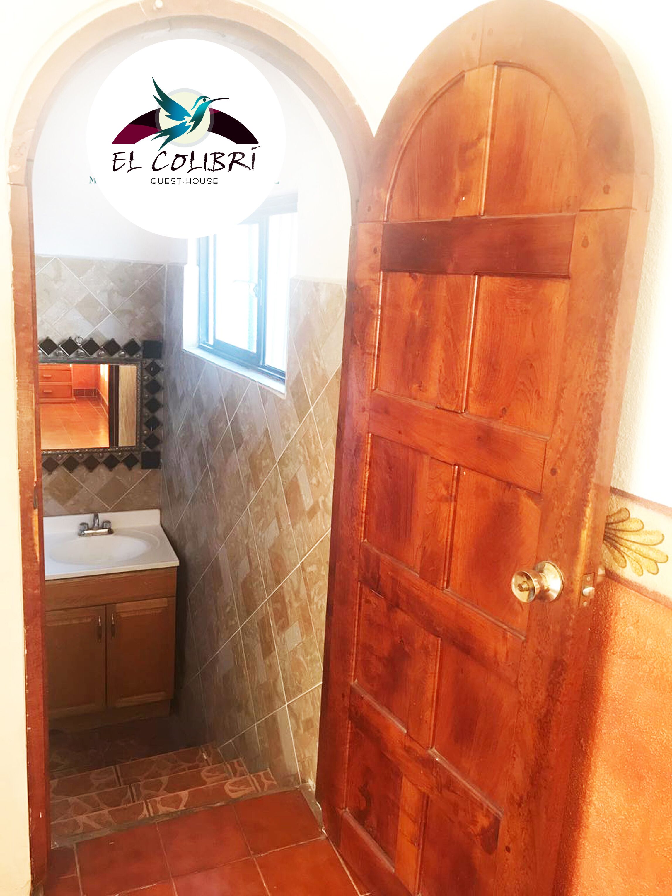 Beautiful rooms in colonial site, downtown private property, own bathroom.