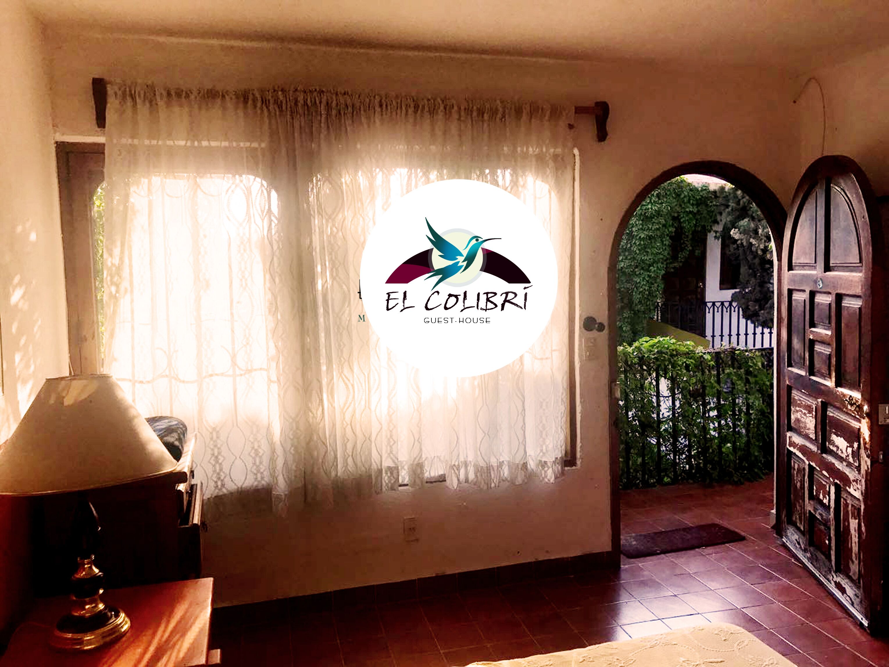 Beautiful rooms in colonial site, downtown private property, own bathroom.