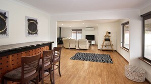 Interior - SHELLEBRATIONS - Endless Summer (West Busselton)