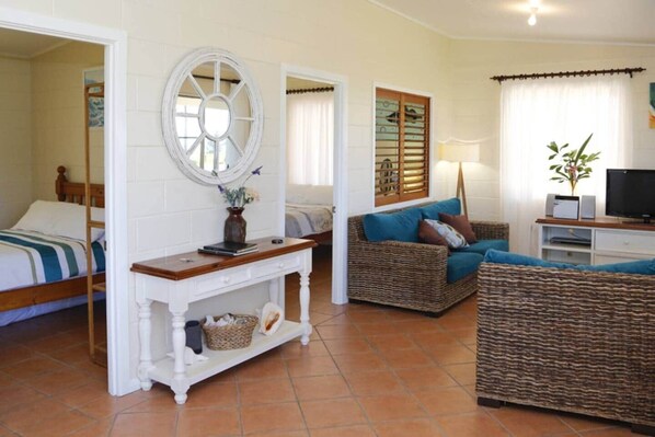 2 bedrooms, iron/ironing board, bed sheets