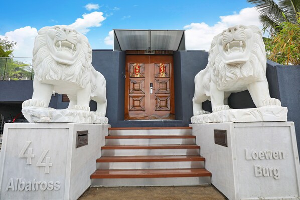 Step into the grand entrance of Loewen Burg, marked by a majestic double door flanked by lion statues.