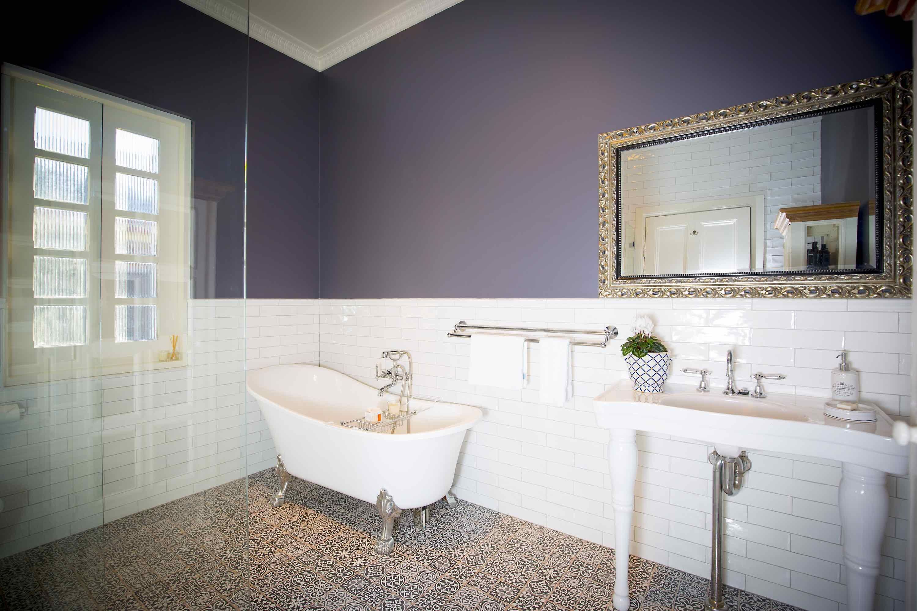 Camellia Cottage - Beautiful 3 bedroom cottage with gorgeous gardens - stroll to local cafes! — image 19
