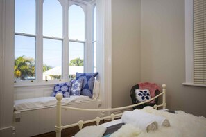 3 bedrooms, iron/ironing board, Internet, bed sheets