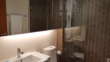 Bathtub, hair dryer, towels