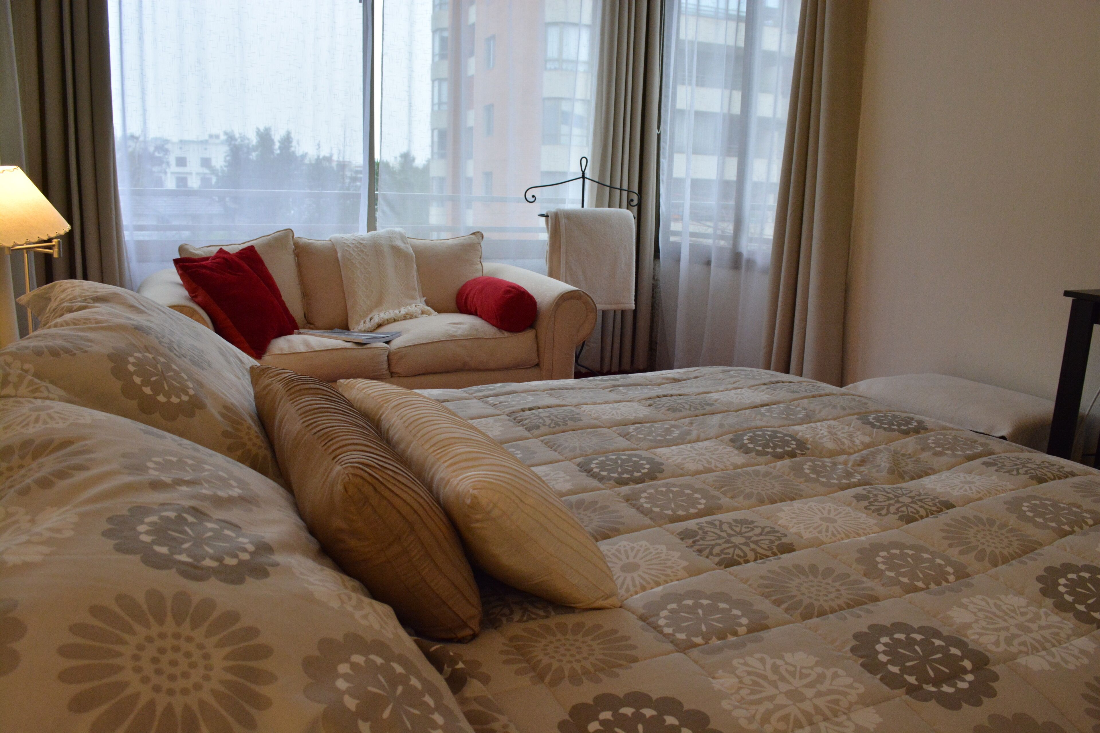 Complete full dept breakfast / snack-wi fi-parking