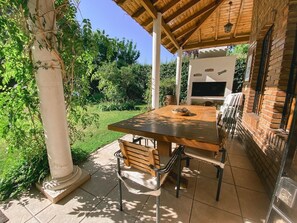 تناول الطعام بالخارج