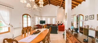 MARAVILLOSA CASA DE VERANO, EN CHACRAS DE CORIA 3 HABITACIONES 2 BANOS COCINA 