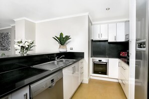 Micro-ondas, cooktop, lava-louças