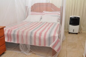 2 chambres, fer et planche à repasser, Wi-Fi gratuit, draps fournis