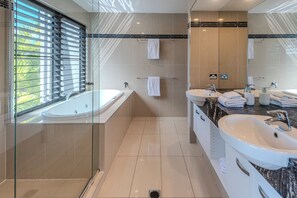مجففات شعر، مناشف