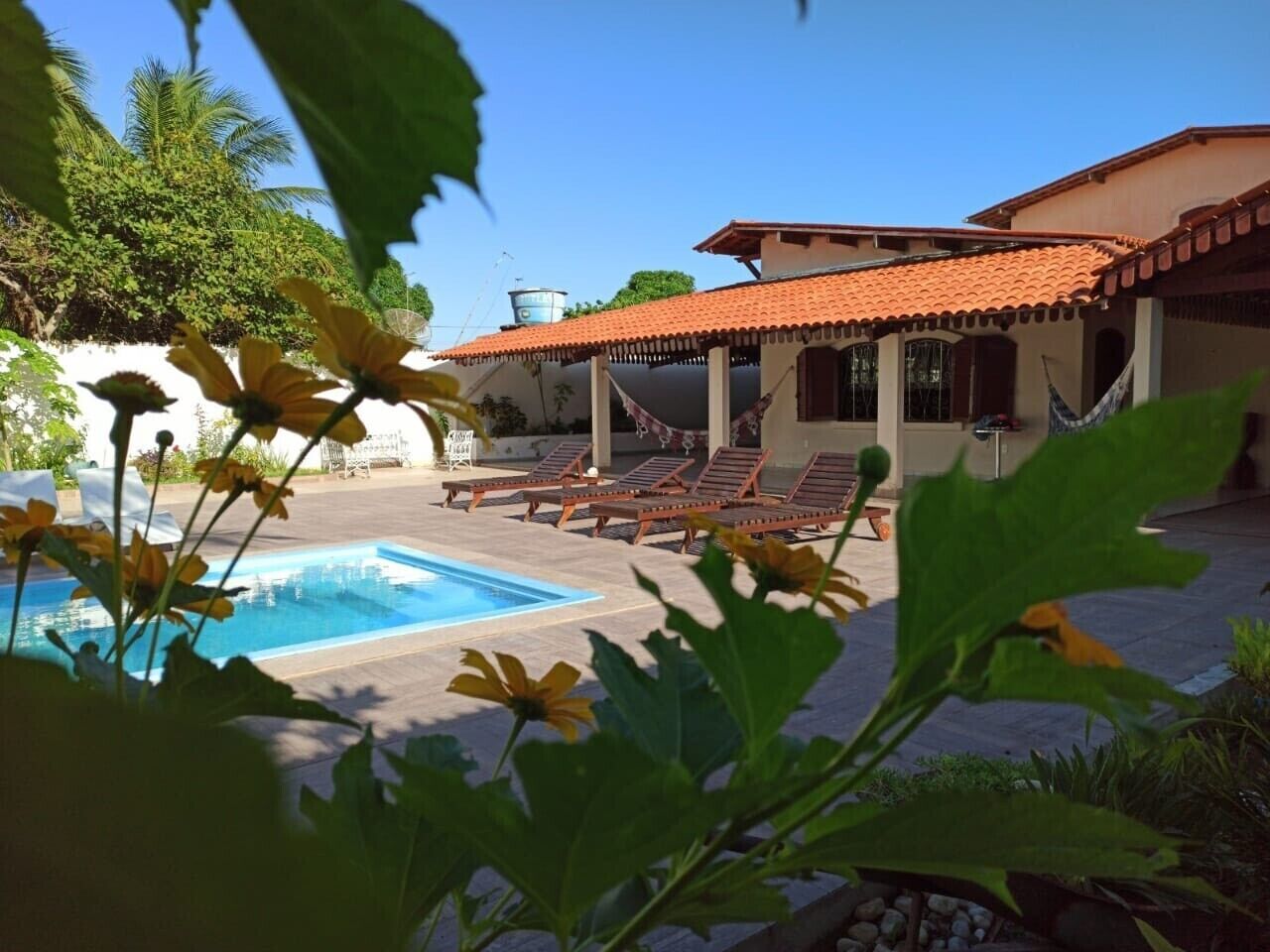 Beach house with pool, barbecue, hammocks and leisure area of ​​1350m2