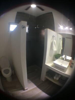 Shower, hair dryer, towels - Cozy, New minimalist apartament  in a gated comunity, with security 24/7 (Cancún)