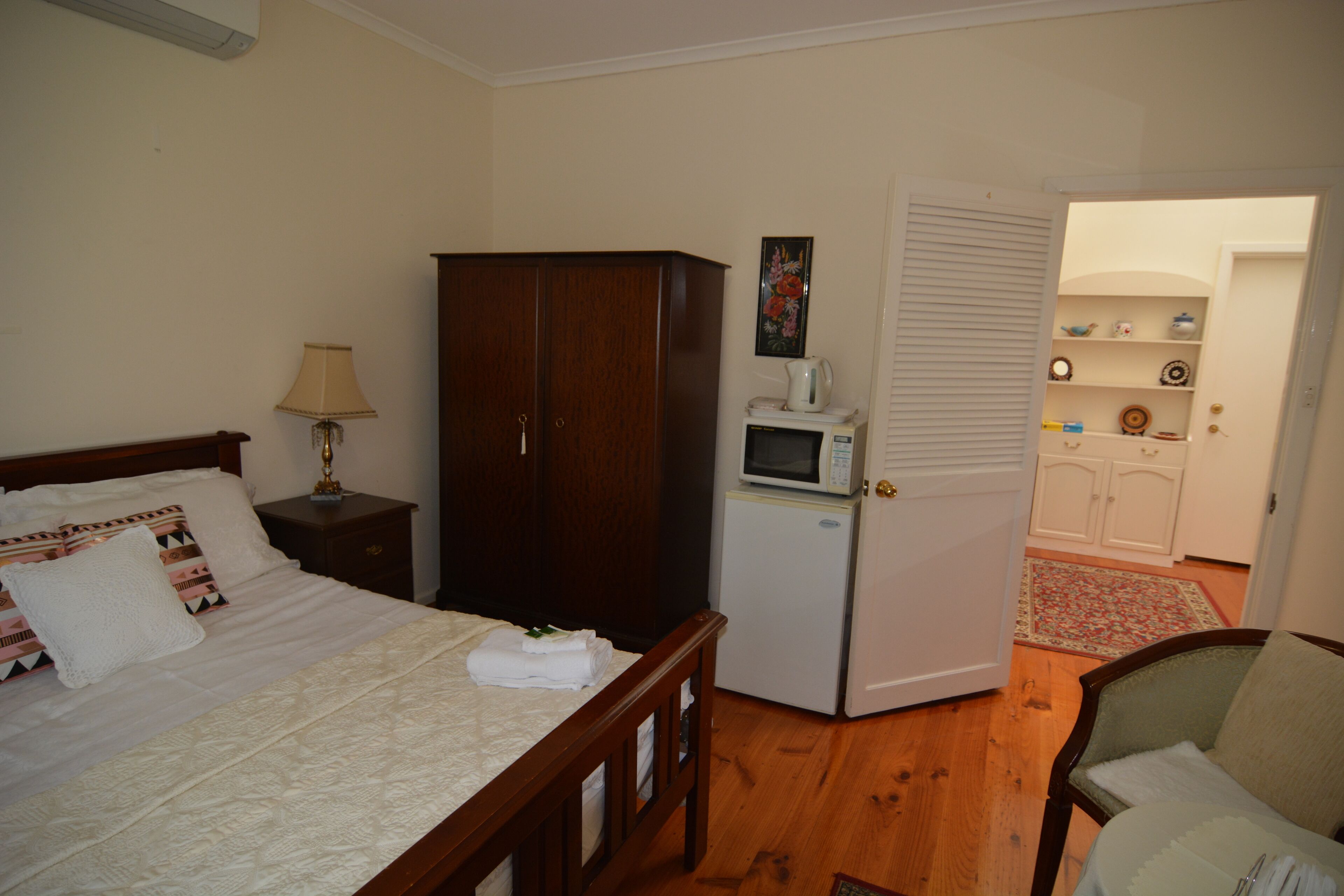 Blackburn Lodge Serviced Studio Apartment 3 — image 5