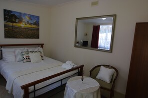 1 bedroom, bed sheets