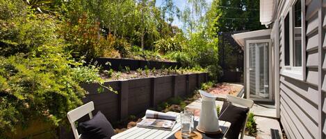 تناول الطعام بالخارج