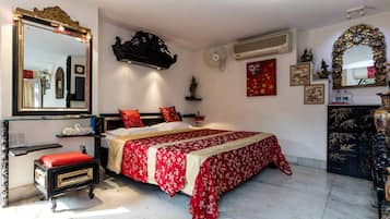 1 bedroom, iron/ironing board, internet, bed sheets