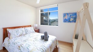 2 bedrooms, iron/ironing board, bed sheets