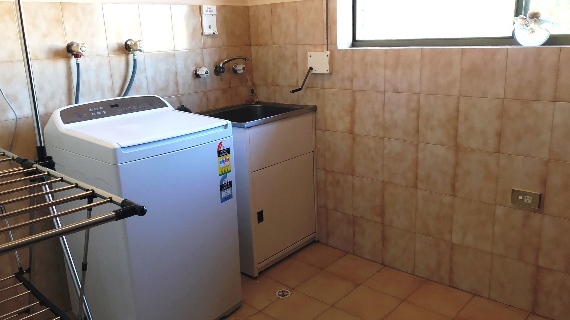 Adelaide holiday home page — image 6