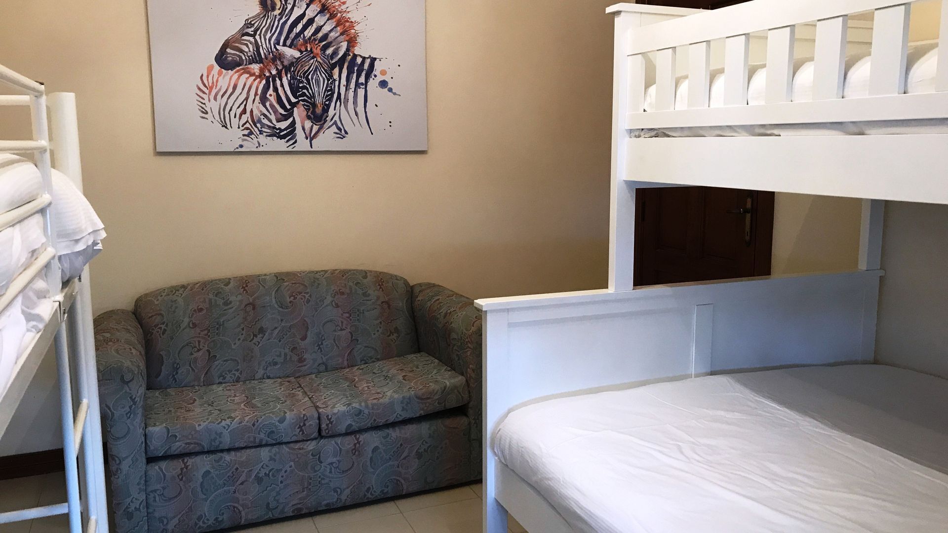 Adelaide holiday home page — image 8