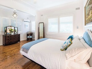 3 bedrooms, desk, iron/ironing board, travel cot