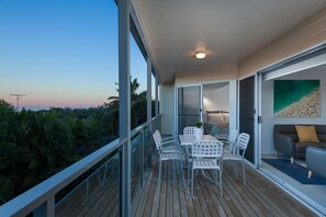 Outdoor dining - Villa Pandanus (Peregian Beach)