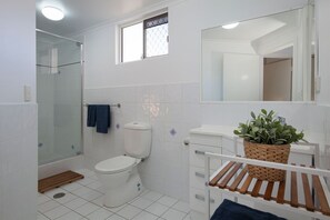 Shower - Villa Pandanus (Peregian Beach)