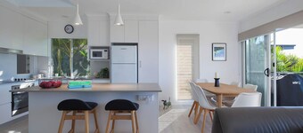 Villa Pandanus - soligt radhus kort promenad till stranden - husdjur och barnvänlig