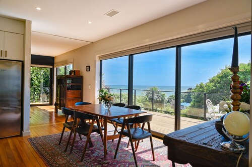 The Arthouse - NZ Architect Award-winning Nelson Waterfront Home