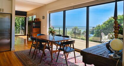 The Arthouse - NZ Architect Award-winning Nelson Waterfront Home