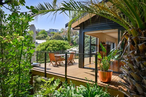 The Arthouse - NZ Architect Award-winning Nelson Waterfront Home