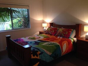 3 habitaciones, tabla de planchar con plancha y cuna de viaje 