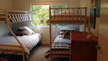 3 bedrooms, iron/ironing board, travel cot, free WiFi