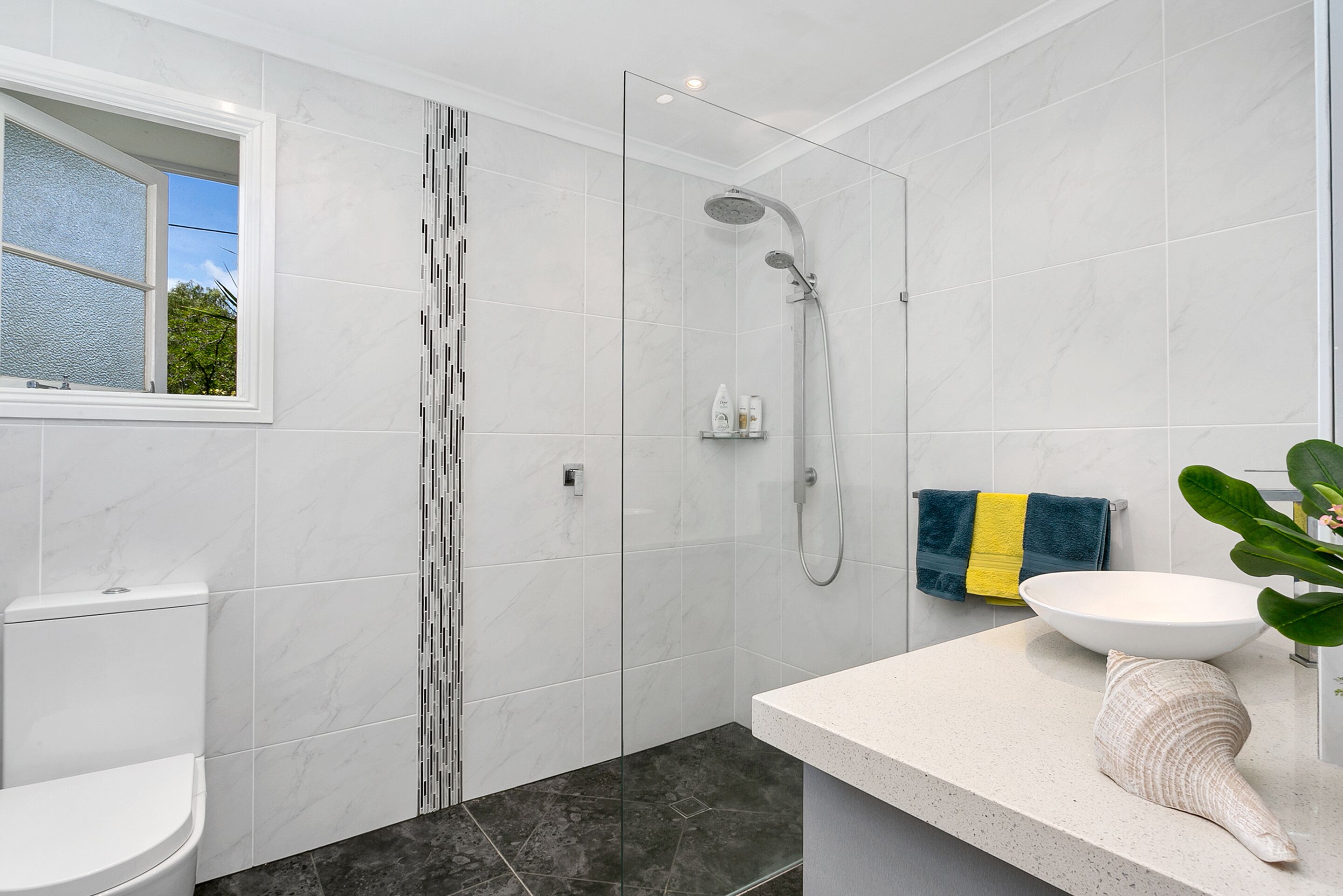 ABSOLUTE BEACHFRONT RIGHT AT YOUR DOORSTEP! Beach house on Cinderella — image 9