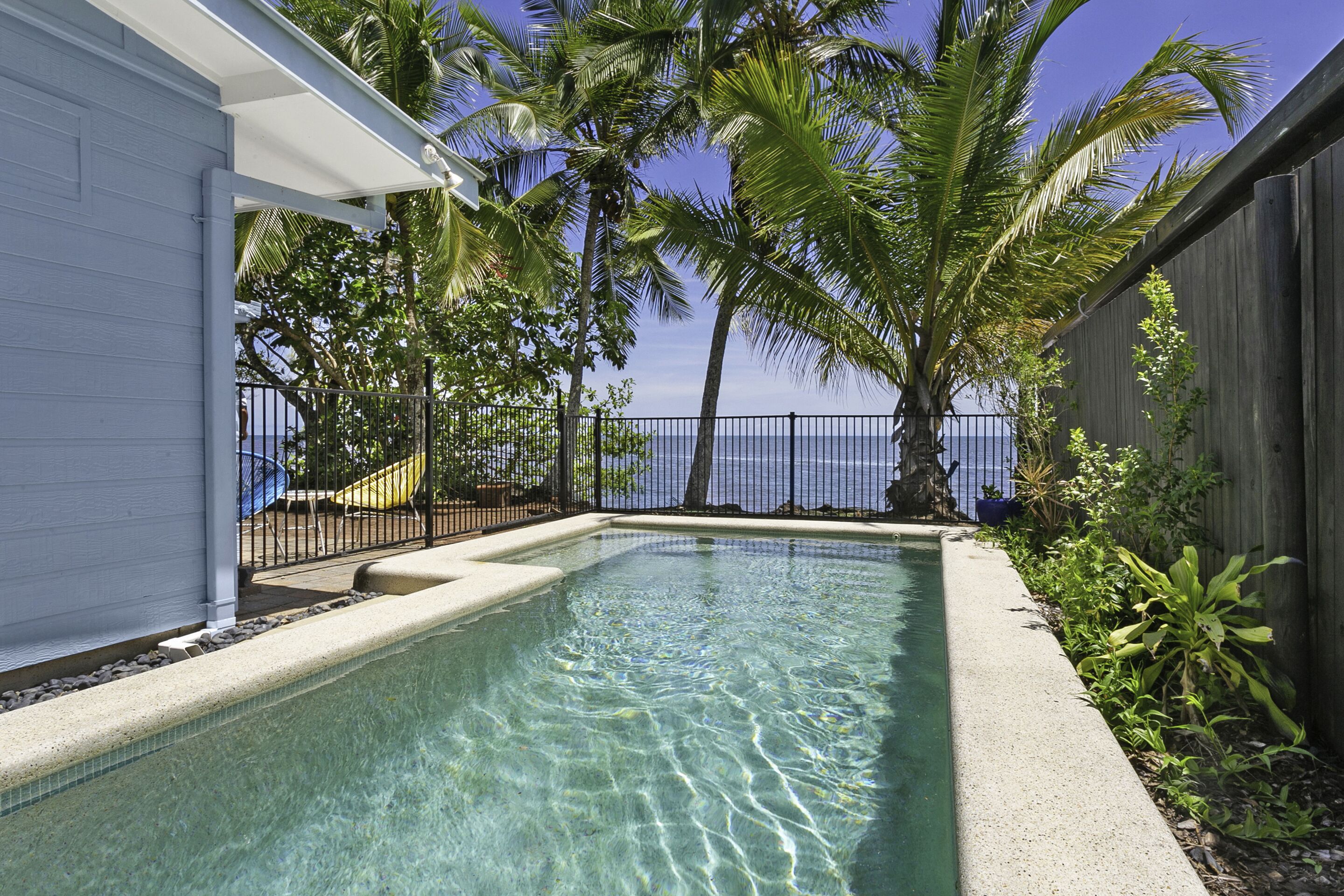 ABSOLUTE BEACHFRONT RIGHT AT YOUR DOORSTEP! Beach house on Cinderella — image 3