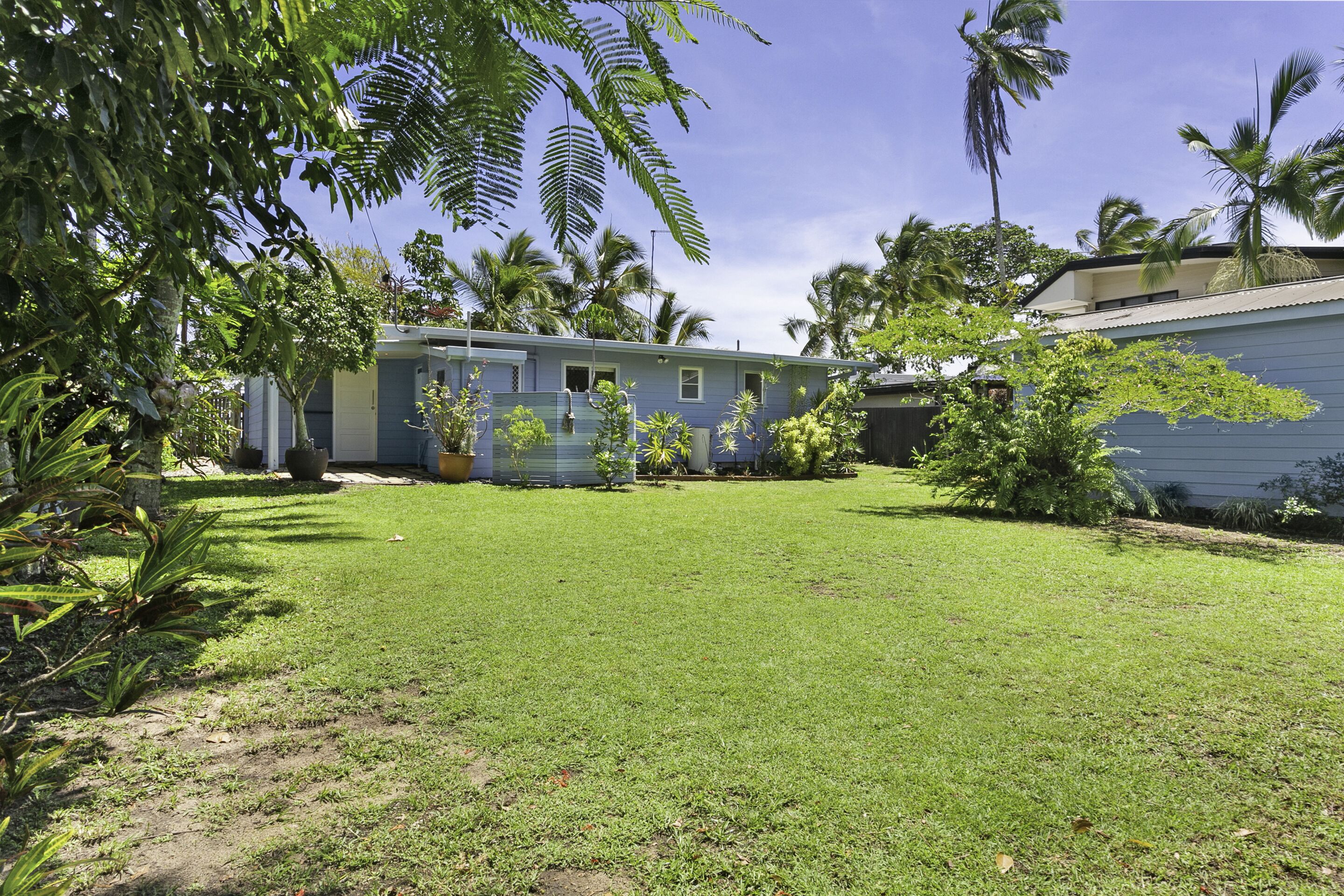 ABSOLUTE BEACHFRONT RIGHT AT YOUR DOORSTEP! Beach house on Cinderella — image 10