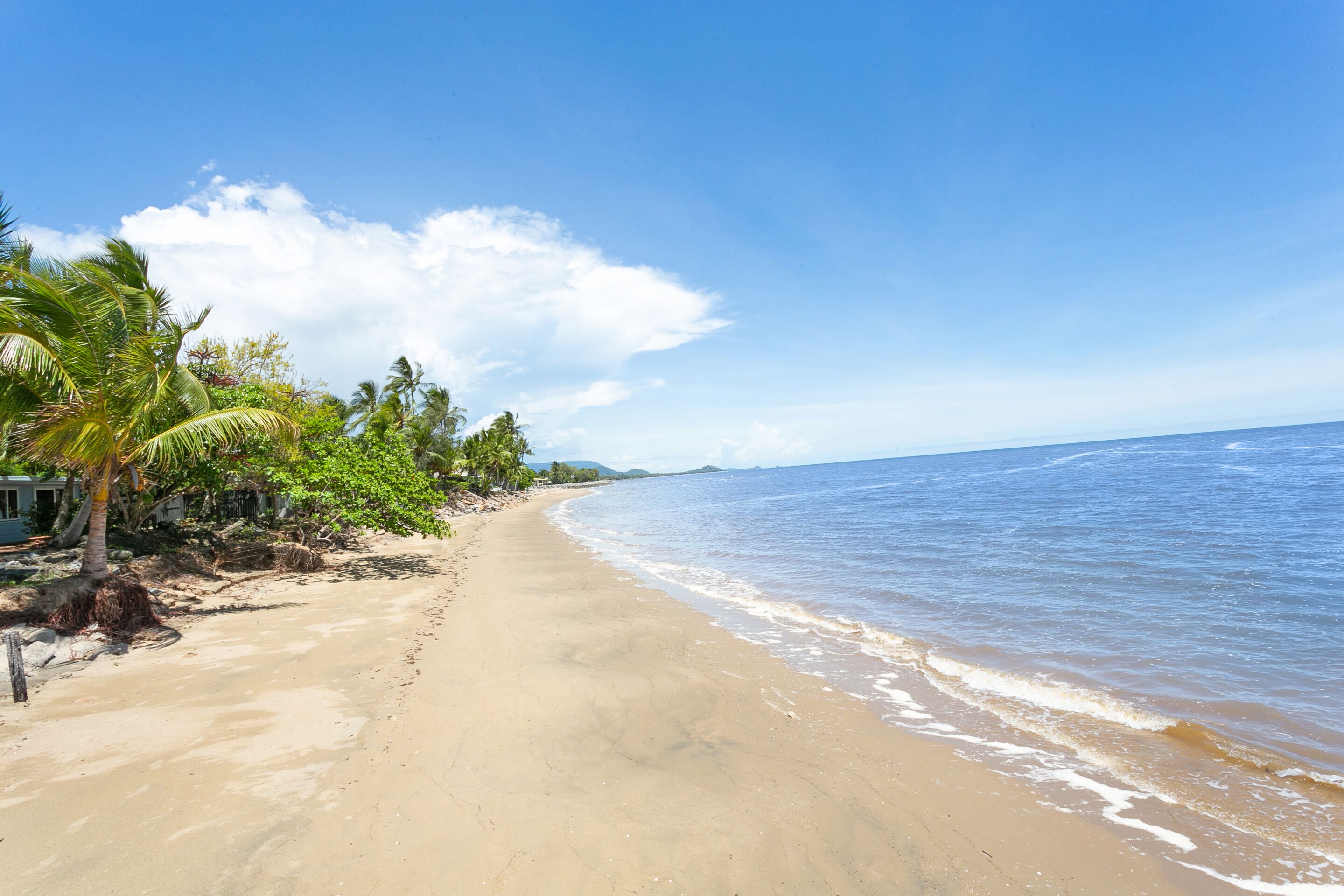 ABSOLUTE BEACHFRONT RIGHT AT YOUR DOORSTEP! Beach house on Cinderella — image 12
