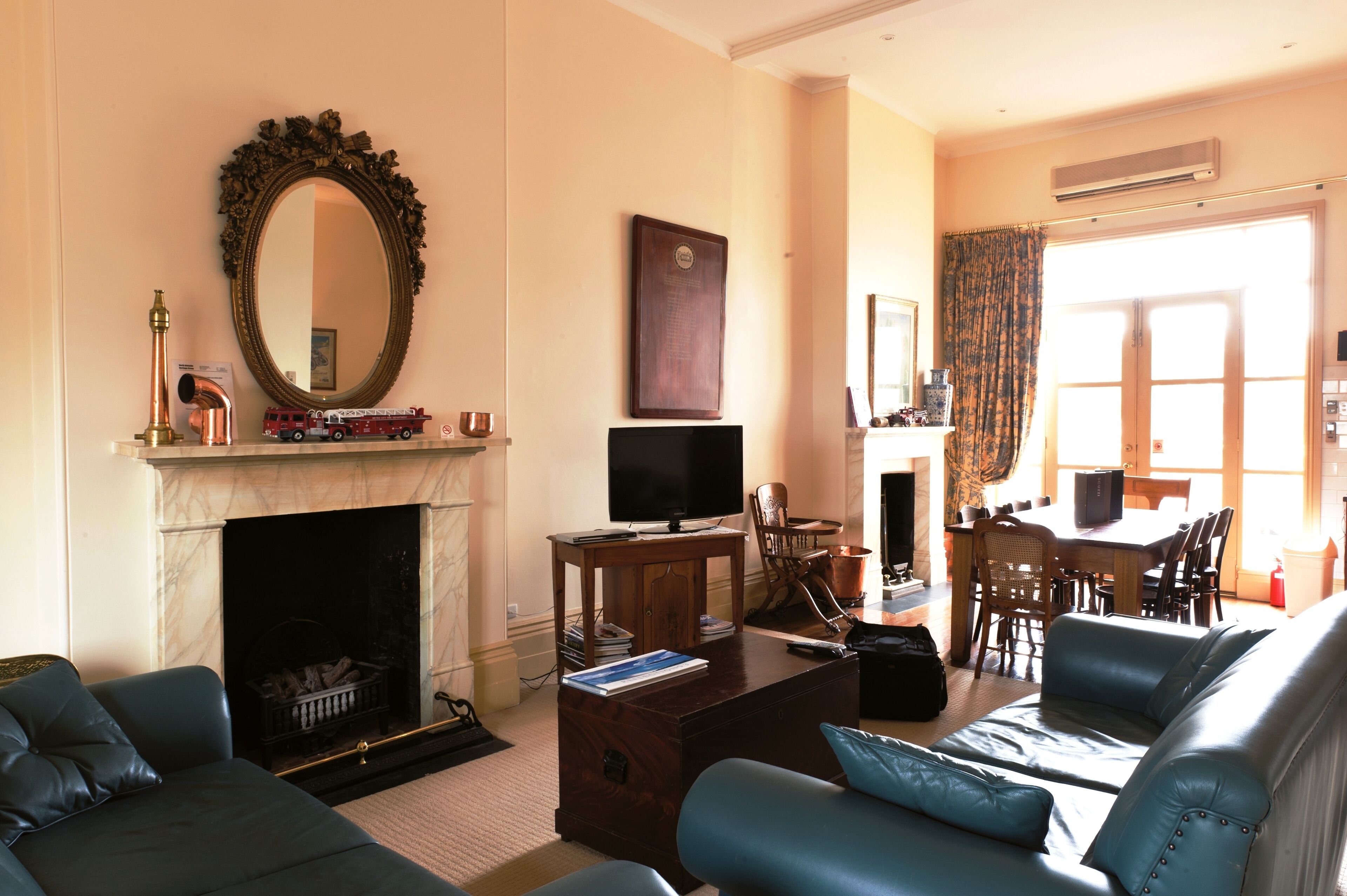 Smart TV, fireplace, DVD player, books