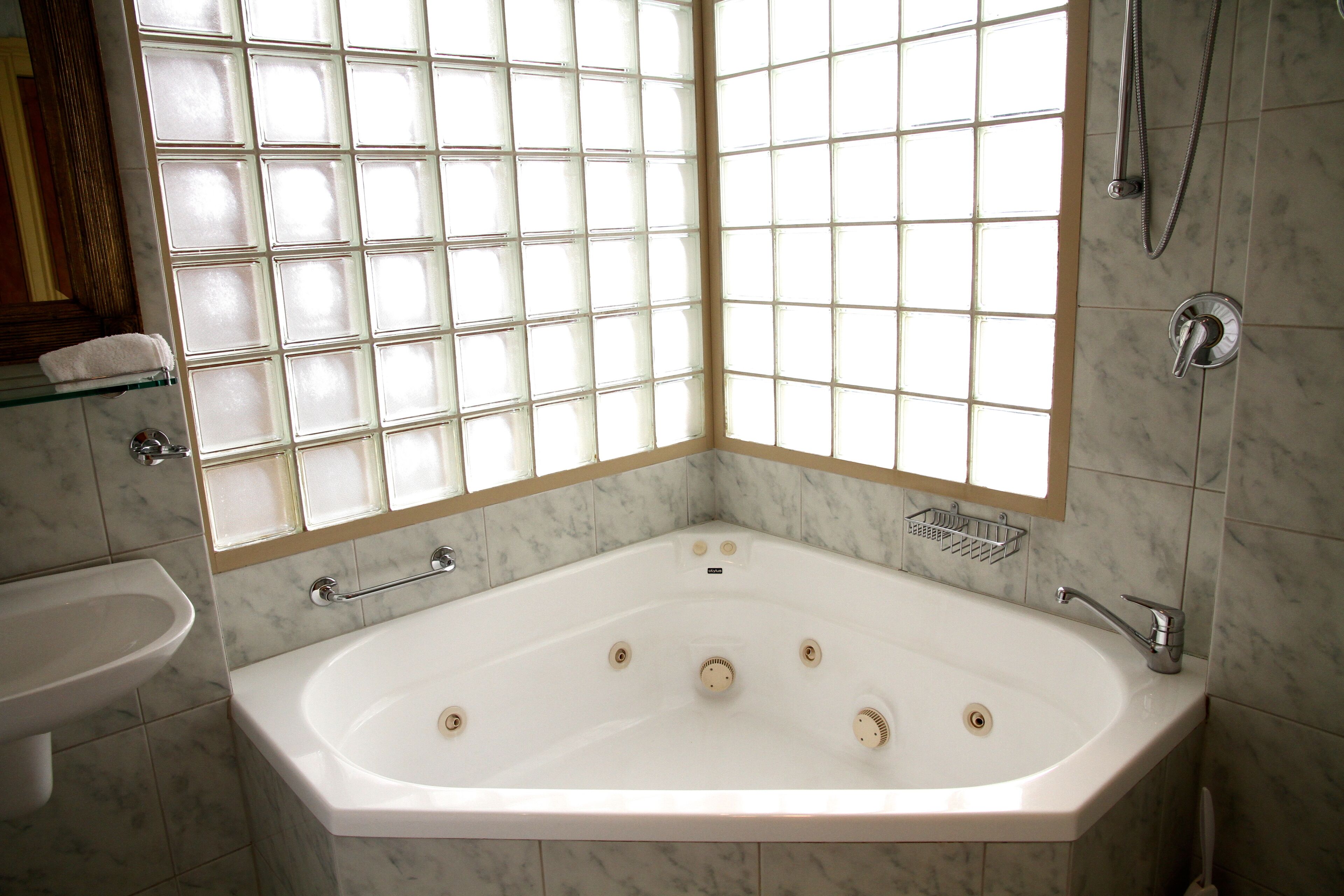 Fire Station Inn Penthouse Spa Apartment — image 15