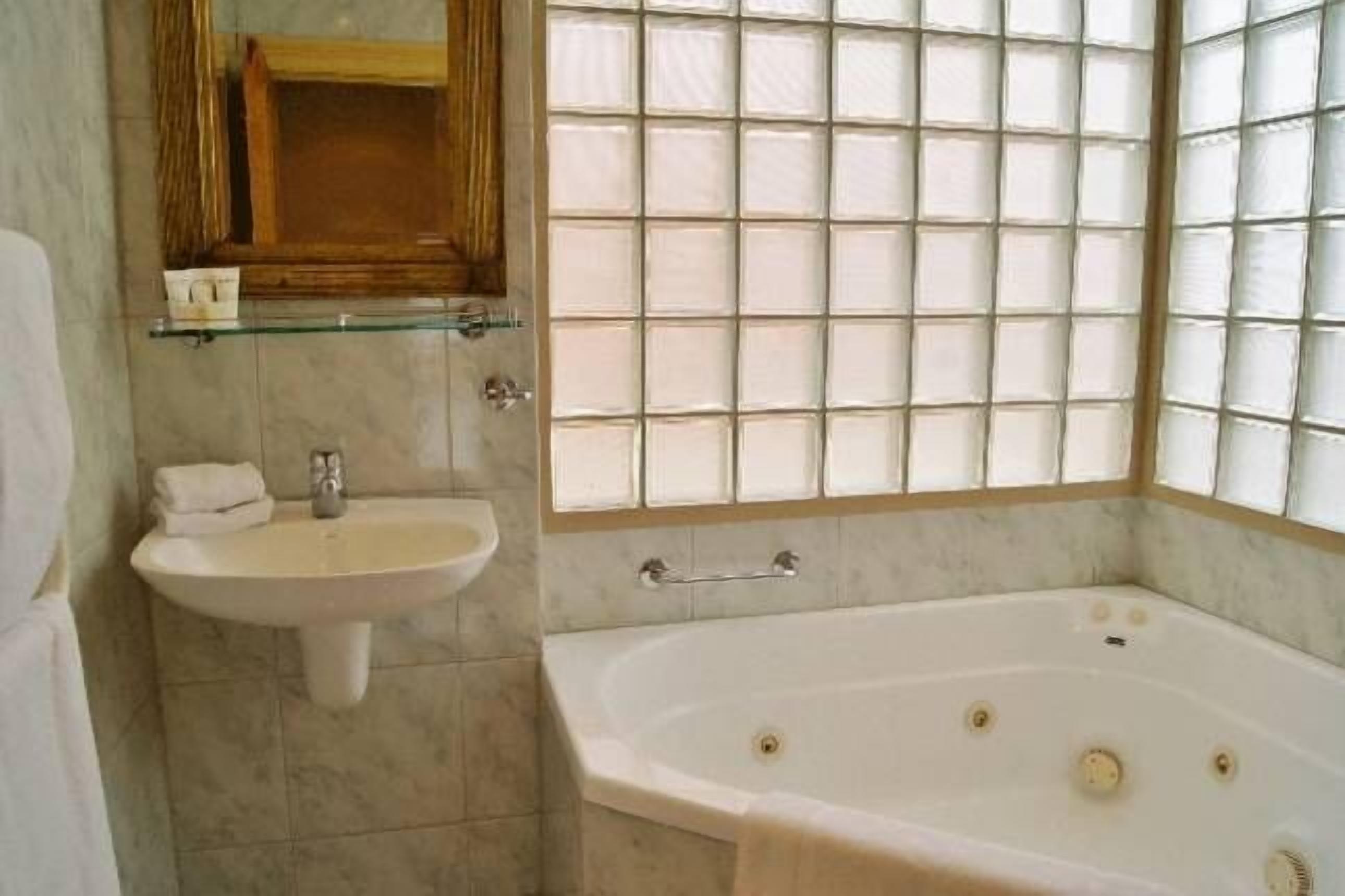 Fire Station Inn Penthouse Spa Apartment — image 14