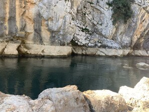 A rocky shoreline with clear water and a cave entrance. - A secluded house "La Finca OliveTree" (Šestanovac)