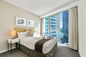 2 bedrooms, iron/ironing board, internet, bed sheets - Apartment 21901 is located on the 19th floor of Orchid Residences (Surfers Paradise)