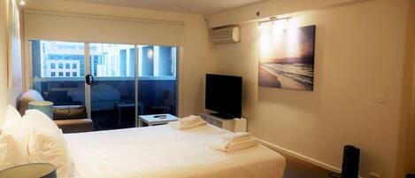 Iron/ironing board, free WiFi, bed sheets