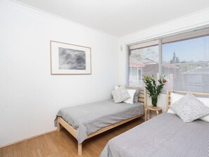 2 habitaciones, tabla de planchar con plancha, wifi y ropa de cama 