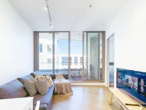 TV, offices - Fawkner Residence 1B1B Condo with Pool&Gym Access (Melbourne)