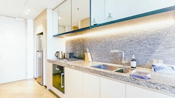 Fridge, microwave, oven, stovetop