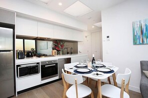 Fridge, oven, dishwasher, coffee/tea maker