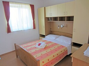 2 عدّة غرف نوم وواي فاي وملاءات أسرّة