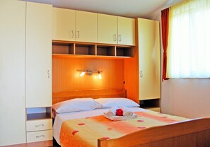 2 bedrooms, WiFi, bed sheets