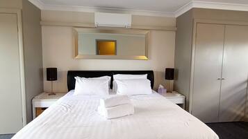 1 habitación, escritorio, tabla de planchar con plancha y wifi gratis