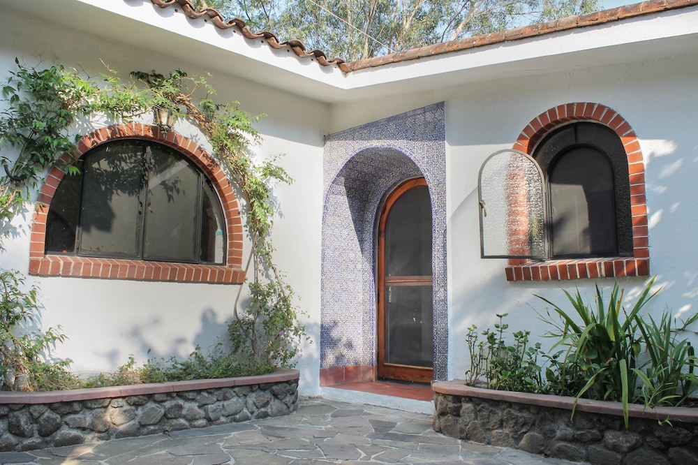 Beautiful Vacation rentals in Sunny Cuernavaca, México-Family and Pet Friendly!